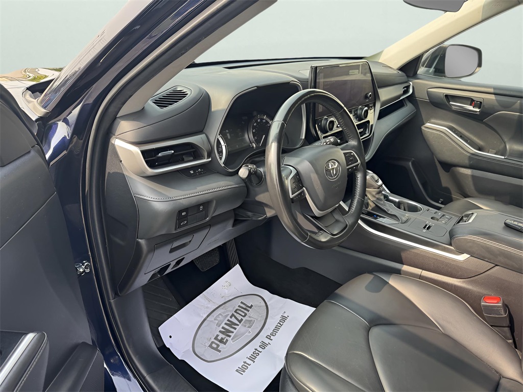 2023 Toyota Highlander XLE photo 8