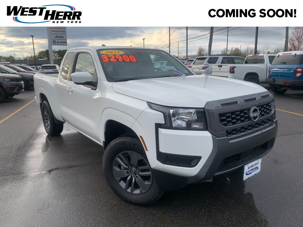 2025 Nissan Frontier SV's photo