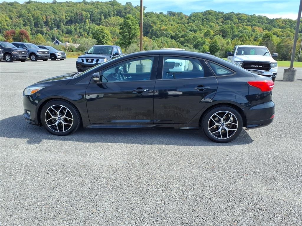 2015 Ford Focus SE photo 2