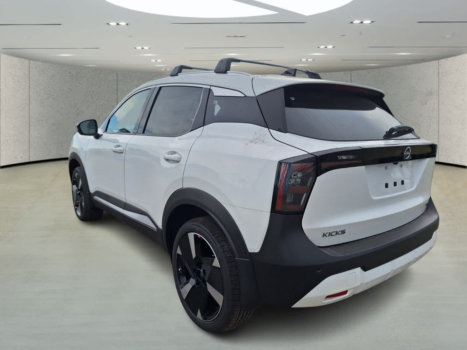 2026 Nissan Kicks SR photo 3