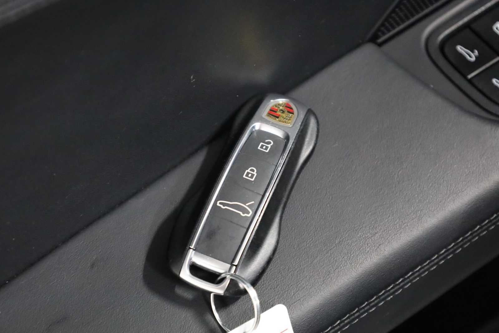 2023 Porsche Panamera 4 photo 36