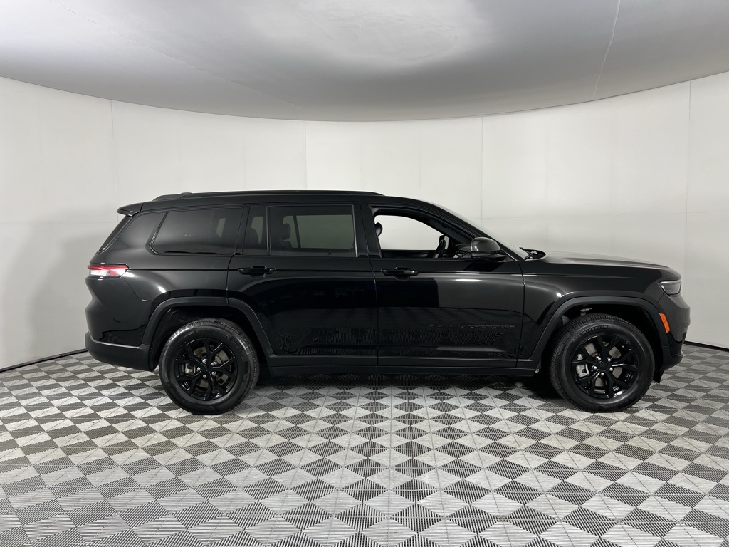 2024 Jeep Grand Cherokee Laredo photo 2