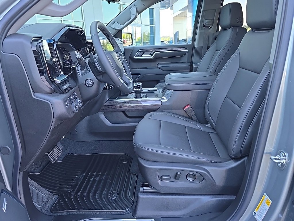 2025 Chevrolet Silverado 1500 LTZ photo 24