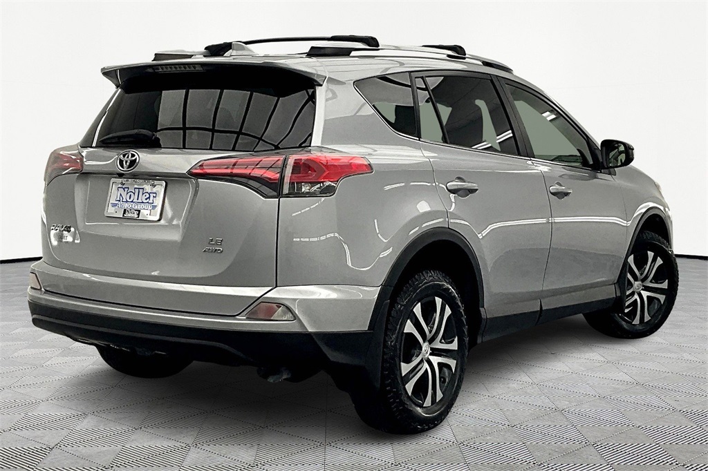 Used 2018 Toyota RAV4 LE with VIN JTMBFREV0JJ194959 for sale in Kansas City
