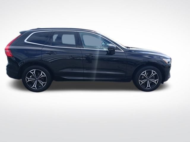 2022 Volvo XC60 B5 Momentum photo 8