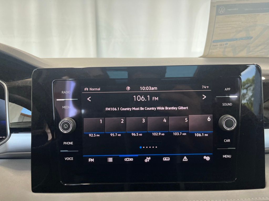 2025 Volkswagen Taos SE photo 15