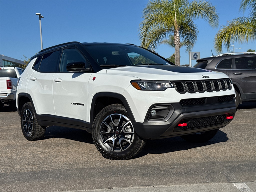 2025 Jeep Compass Trailhawk photo 2