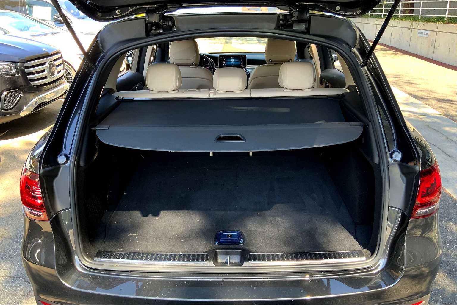 2021 Mercedes Benz GLC 300 photo 29