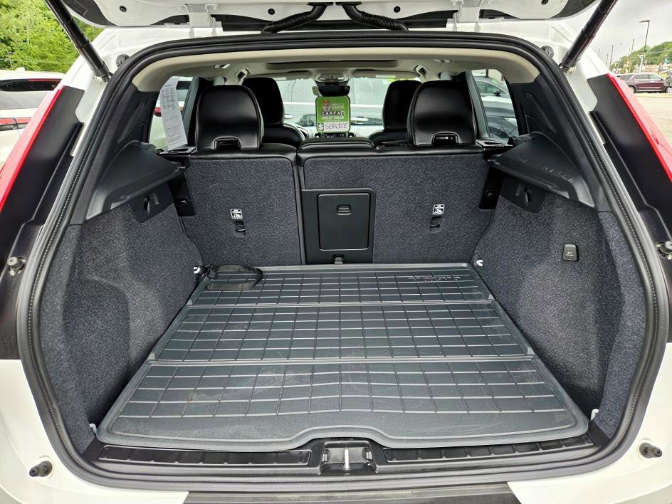 2024 Volvo XC40 Ultimate AWD photo 11