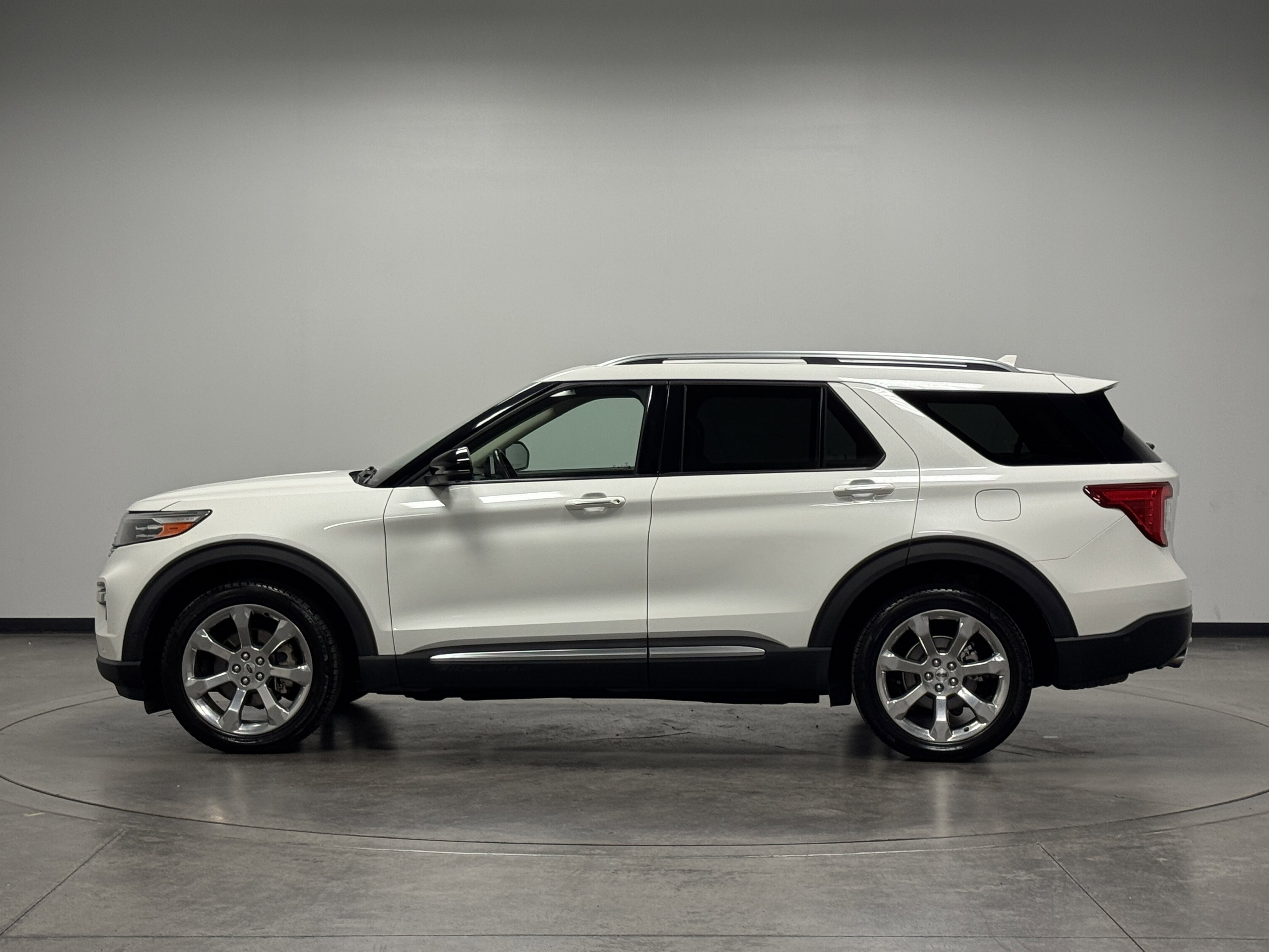 2020 Ford Explorer Platinum photo 4