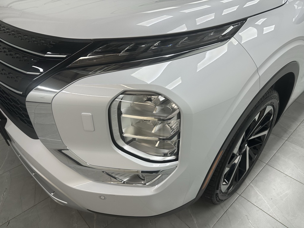 2024 Mitsubishi Outlander SE photo 4