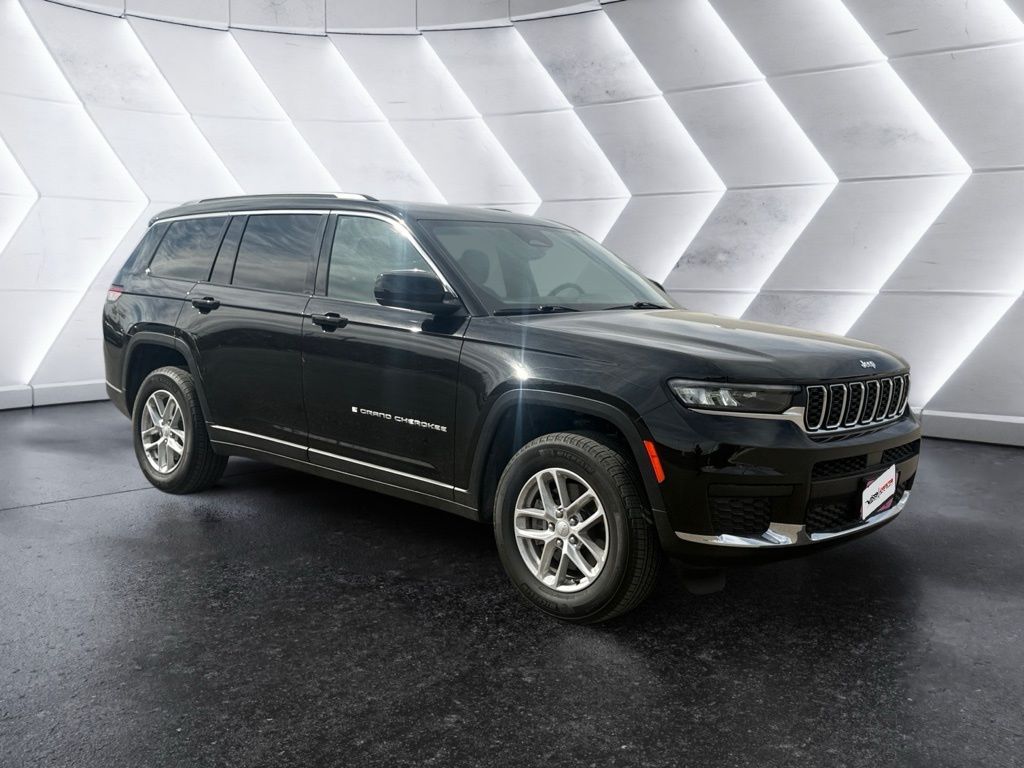 2024 Jeep Grand Cherokee L Laredo's photo