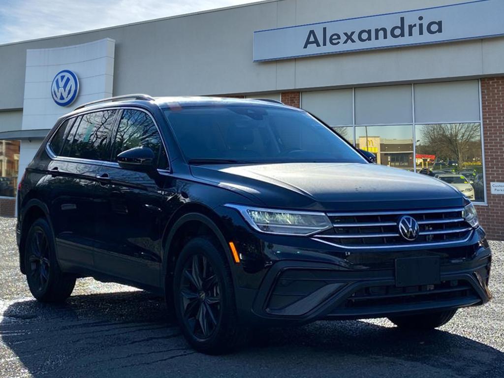 2024 Volkswagen Tiguan SE's photo