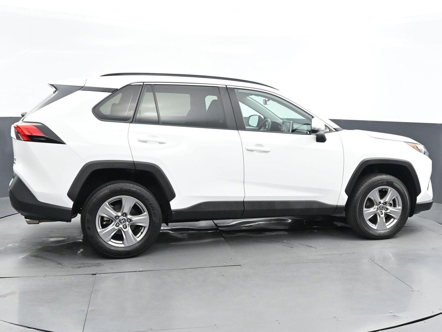 2023 Toyota RAV4 XLE photo 8