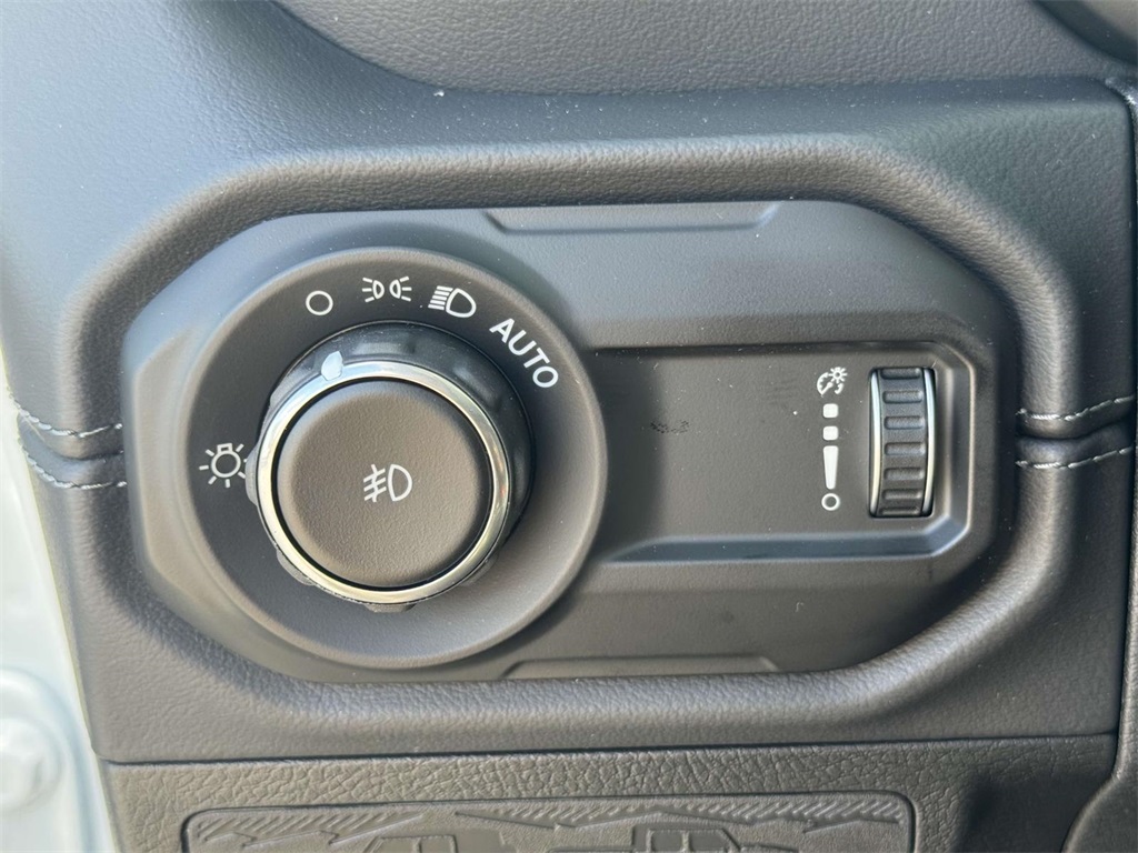 2025 Jeep Wrangler Sahara photo 26
