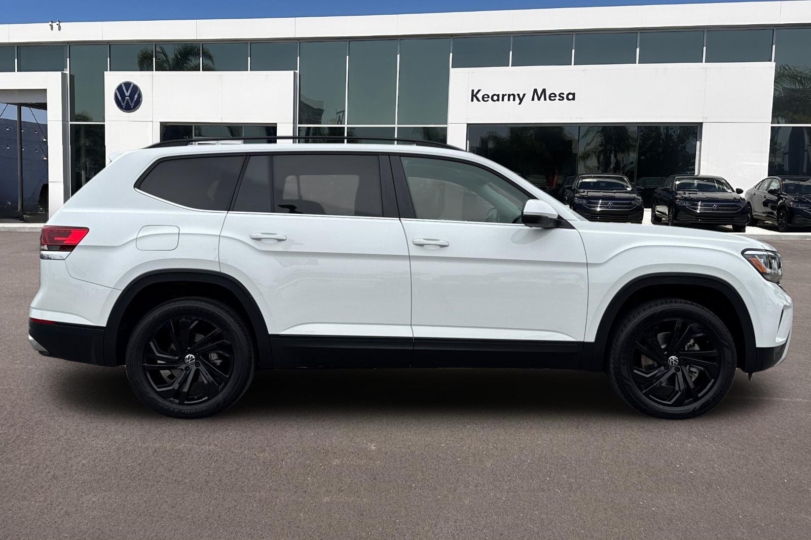 2022 Volkswagen Atlas SE Technology photo 2