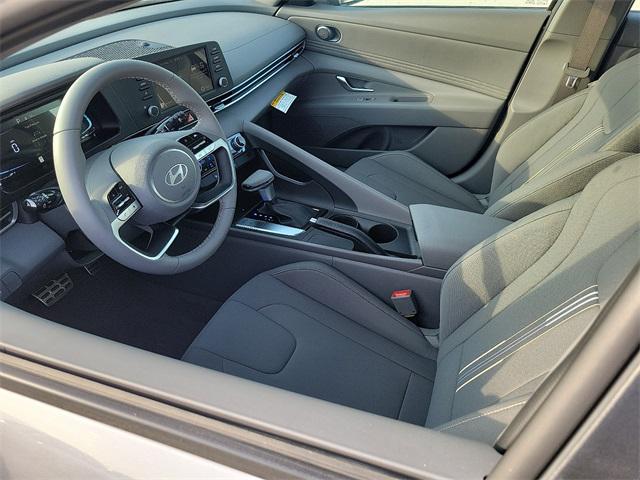 2025 Hyundai Elantra SEL Sport photo 6