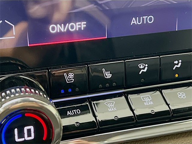 2024 Gmc Canyon Denali photo 19