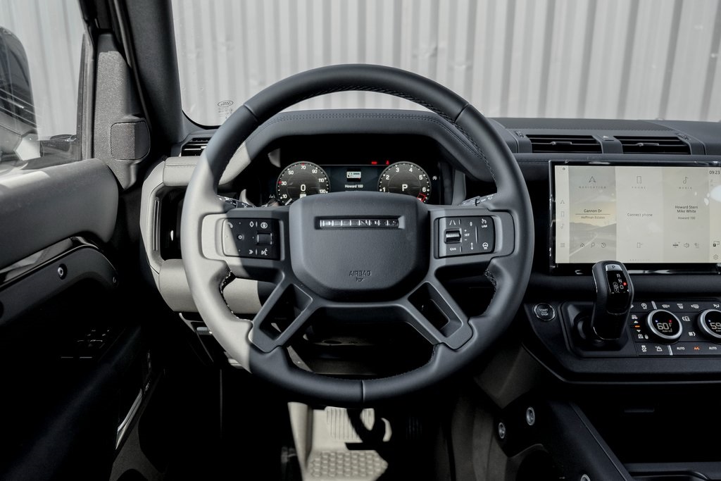 2025 Land Rover Defender 90 X-Dynamic SE photo 16