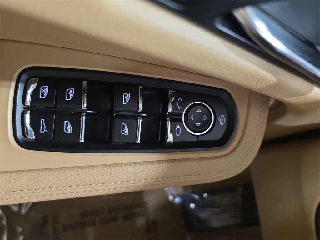 2015 Porsche Macan S photo 20