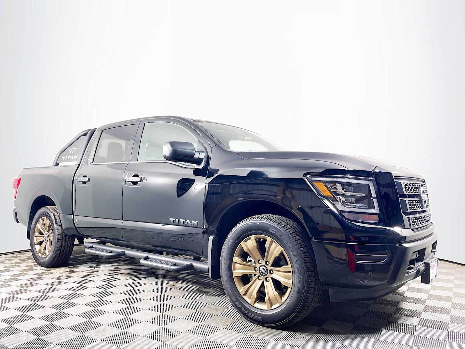 2024 Nissan Titan SV photo 3