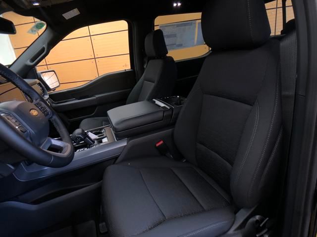 2025 Ford F-150 XLT photo 11
