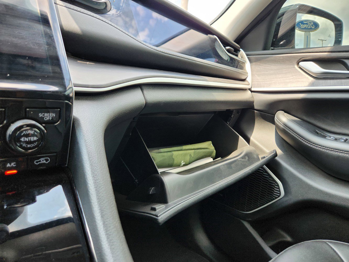 2023 Jeep Cherokee Base photo 15