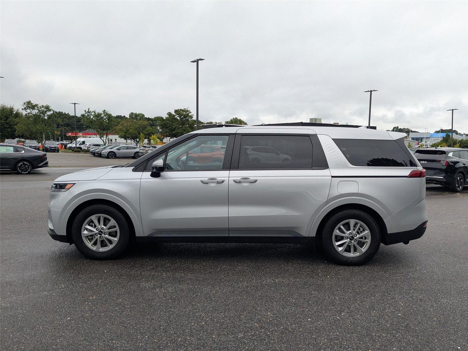 2022 Kia Carnival LX photo 10