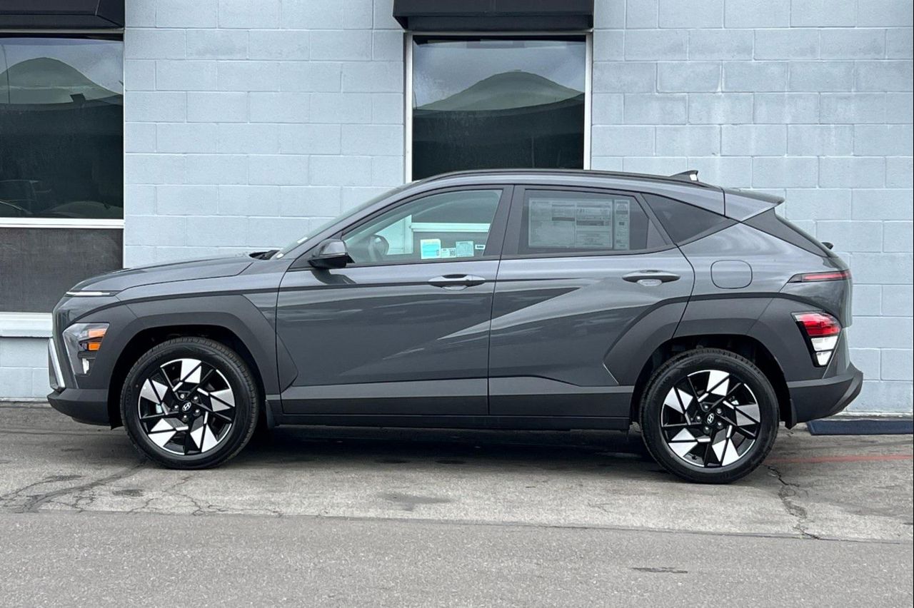 2025 Hyundai Kona SEL photo 7
