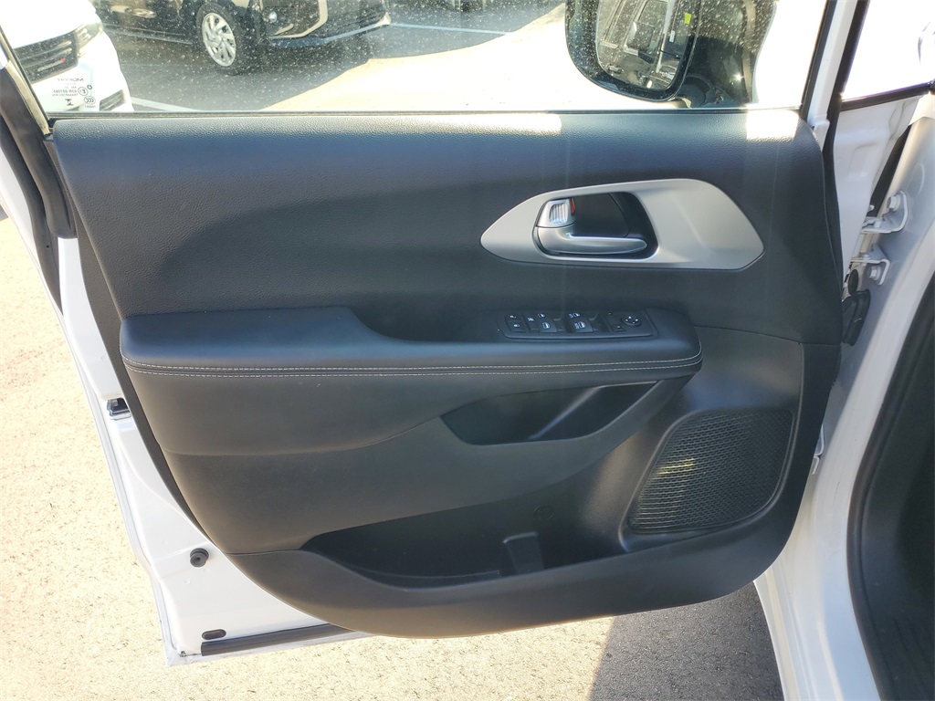 2024 Chrysler Pacifica Touring photo 11