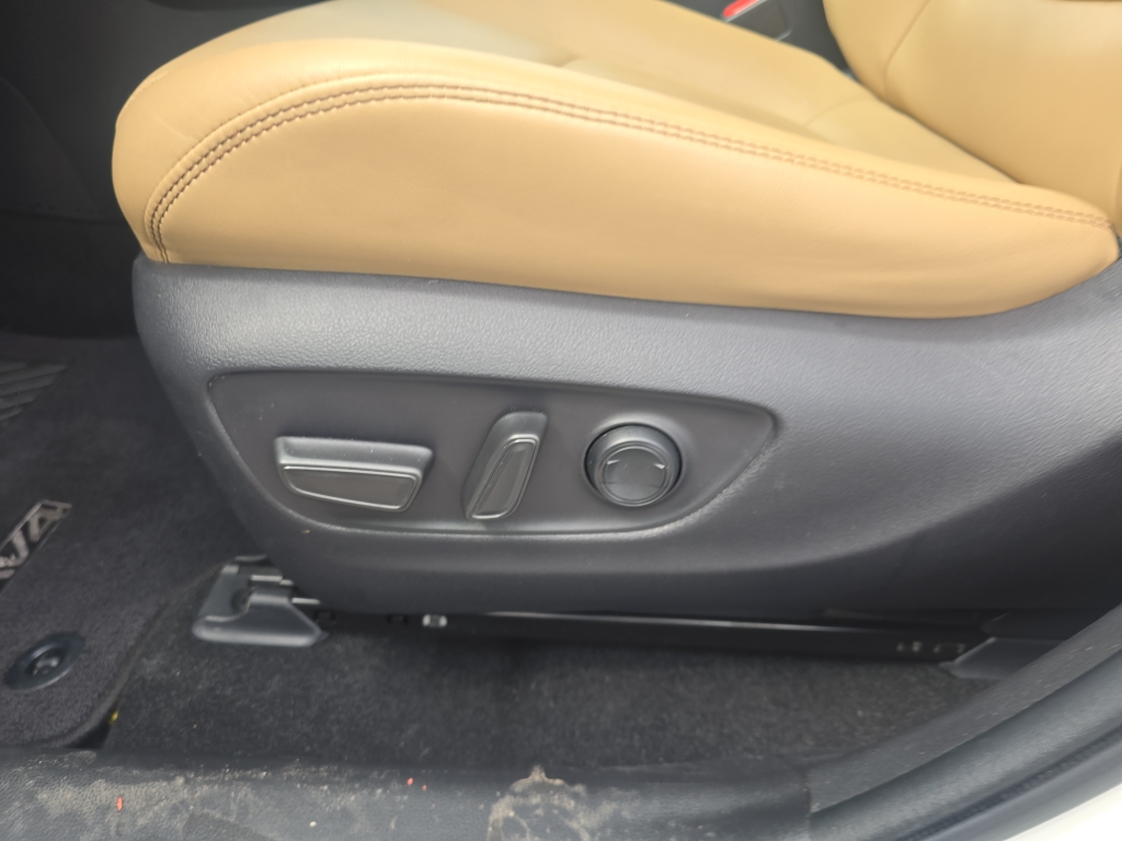 2019 Toyota RAV4 Hybrid Limited photo 13