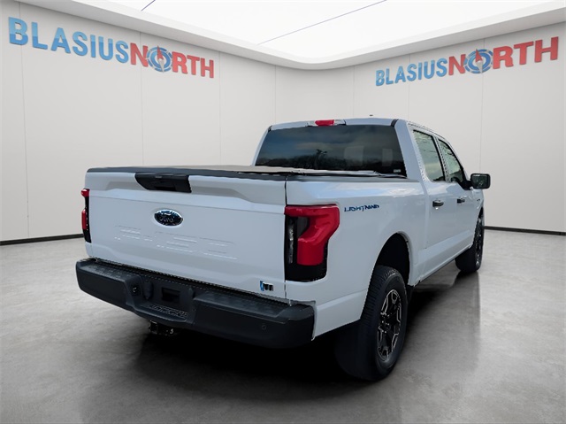 2022 Ford F-150 Lightning photo 2