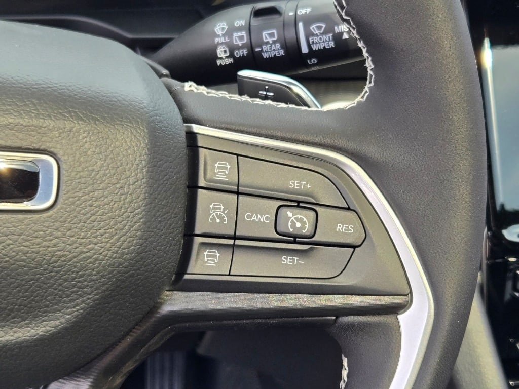 2025 Jeep Grand Cherokee Laredo photo 29