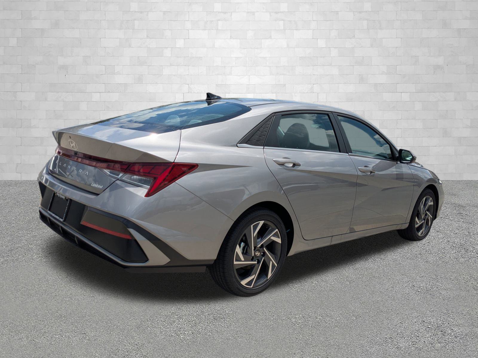 2025 Hyundai Elantra Limited photo 2