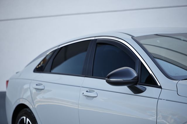 2023 Kia K5 GT-Line photo 3