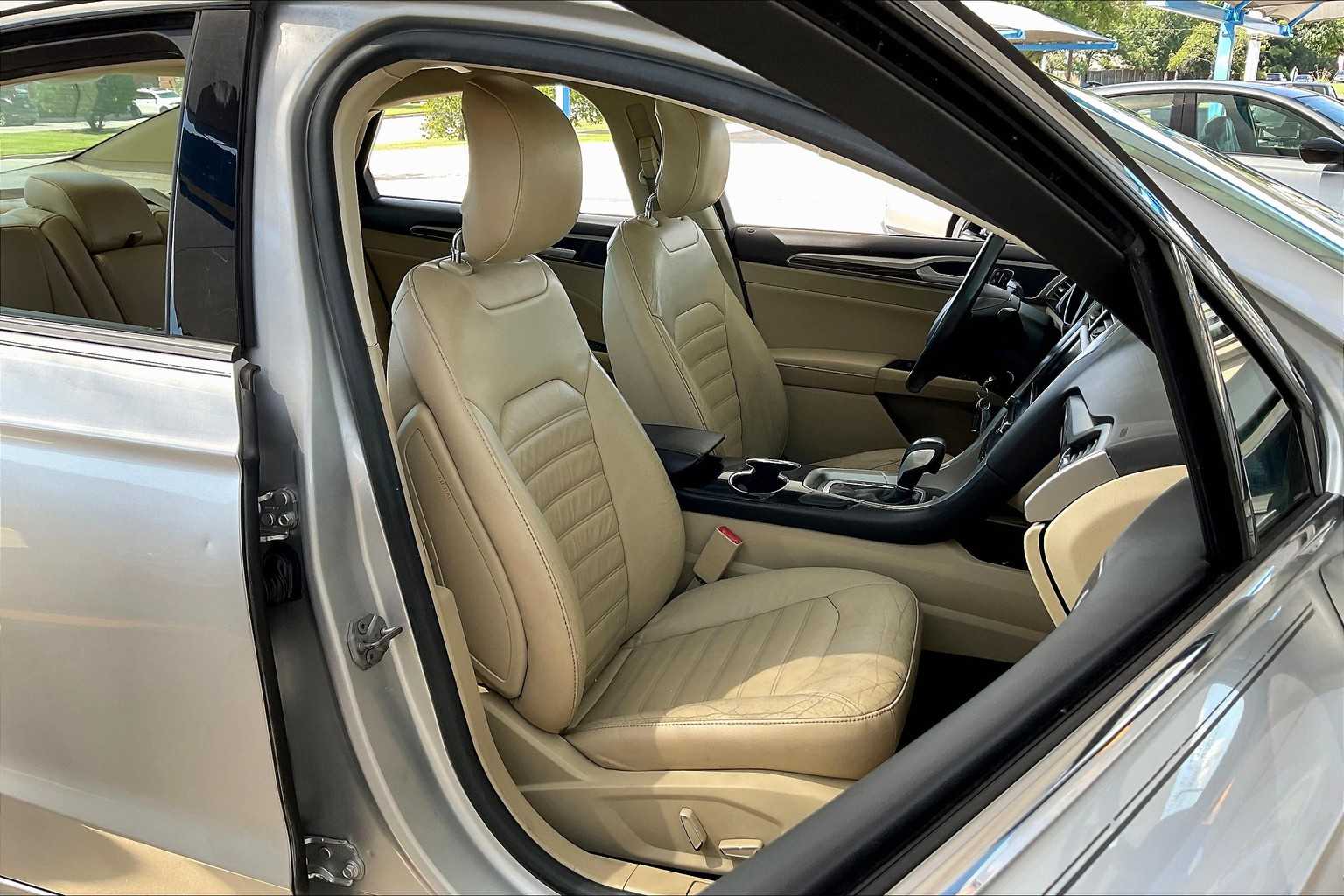 2014 Ford Fusion SE Hybrid photo 8
