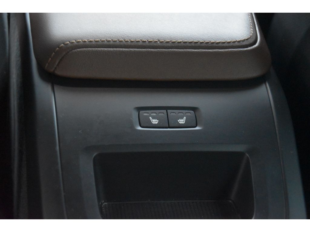 2023 Volvo XC60 B5 Plus photo 16
