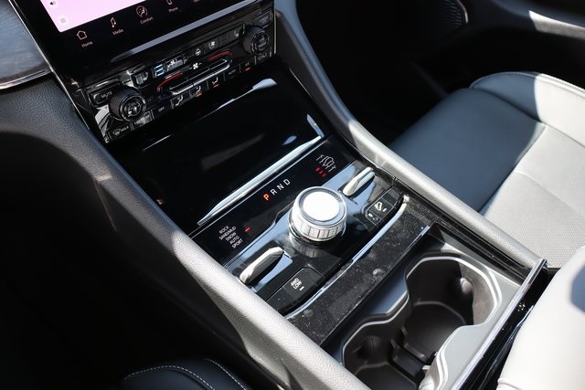 2025 Jeep Grand Cherokee Overland photo 21