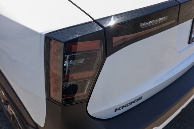 2025 Nissan Kicks SV photo 5