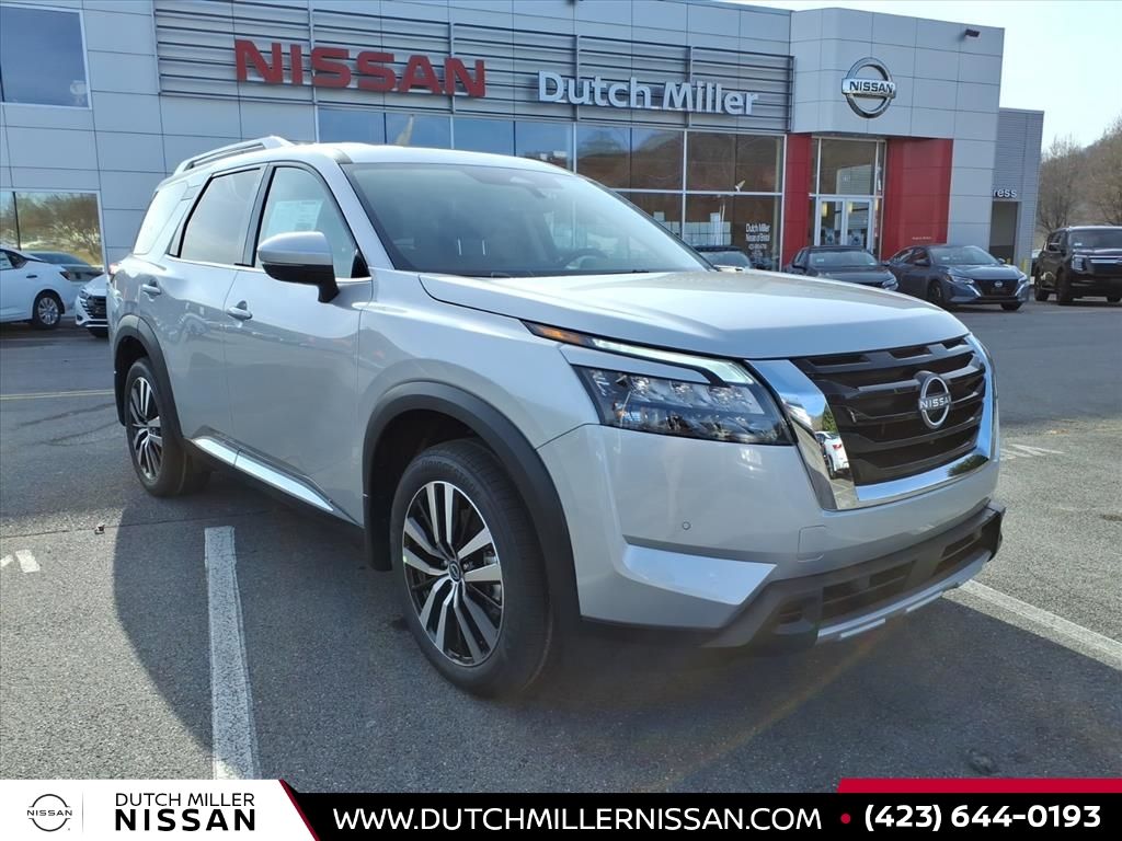 2025 Nissan Pathfinder Platinum's photo