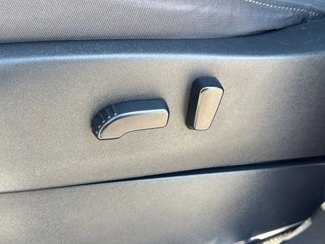2023 Nissan Frontier SV photo 5