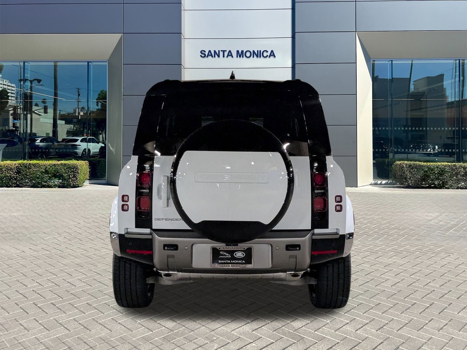 2025 Land Rover Defender 90 X-Dynamic SE photo 6