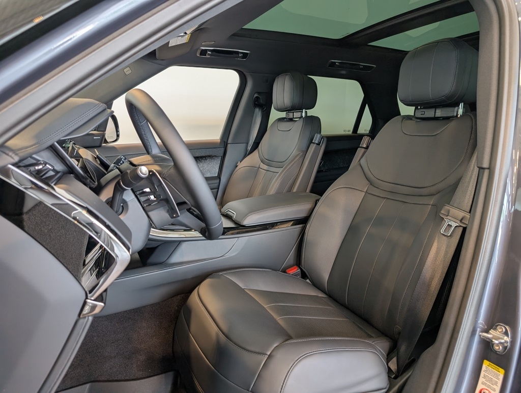 2025 Land Rover Range Rover Sport SE photo 8