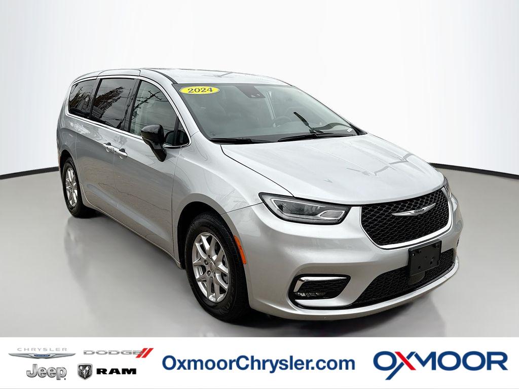 2024 Chrysler Pacifica Touring L's photo