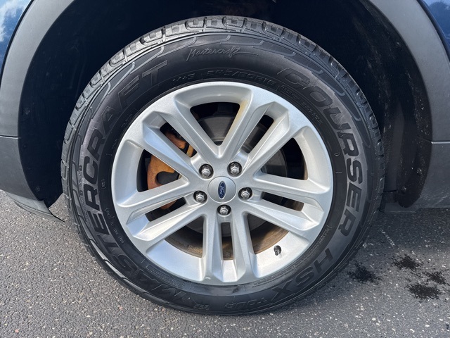 2017 Ford Explorer Base photo 8