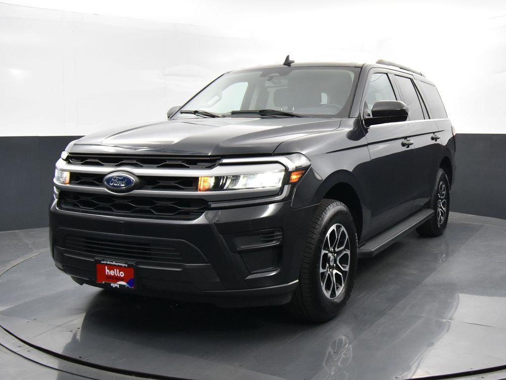 2022 Ford Expedition XLT photo 2
