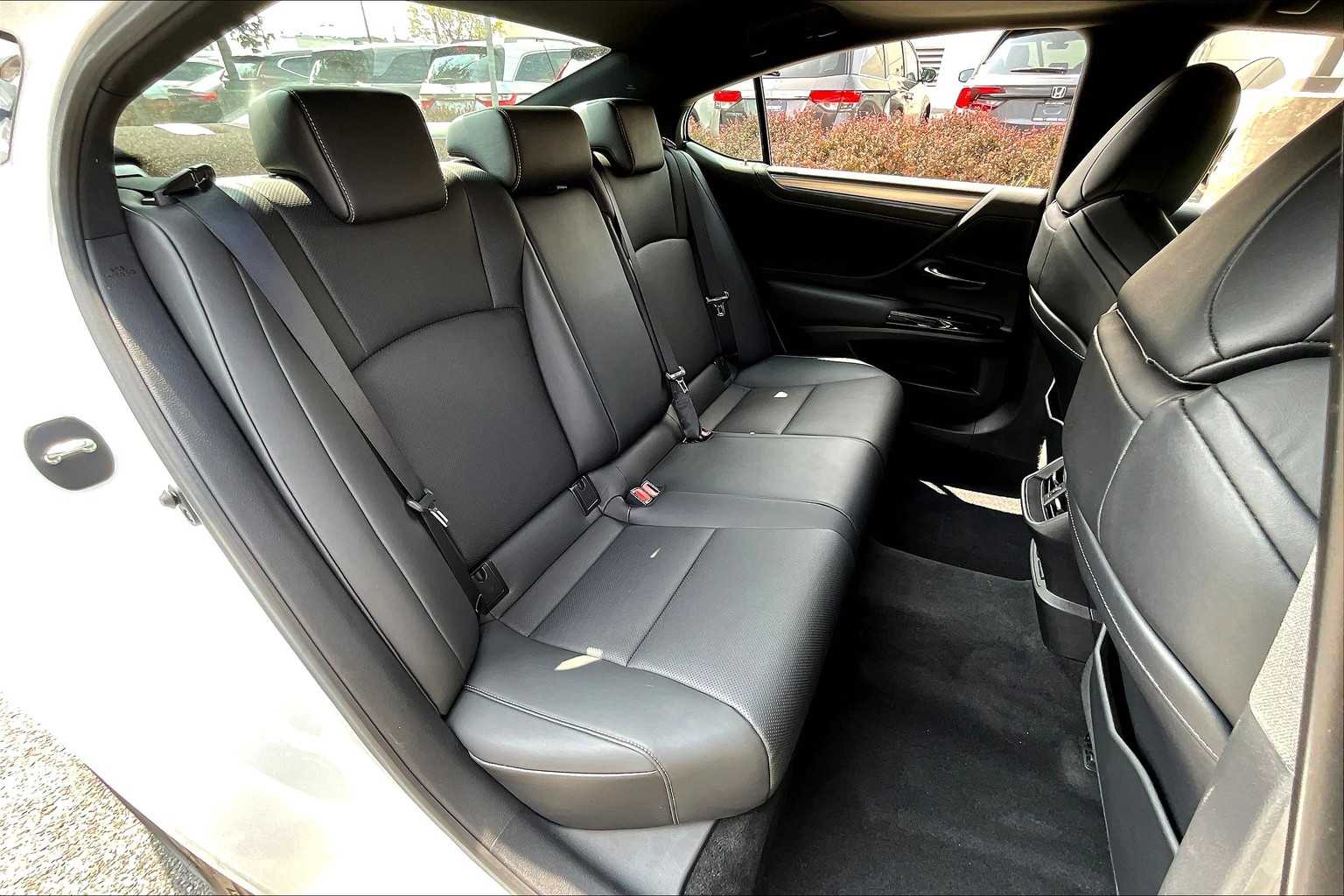 2022 Lexus ES F SPORT Handling photo 19
