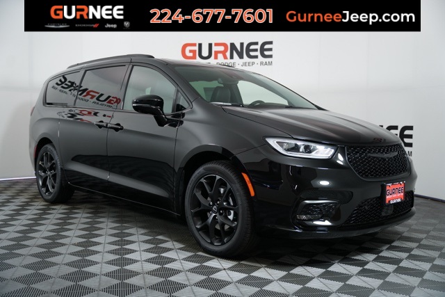 2026 Chrysler Pacifica Limited's photo