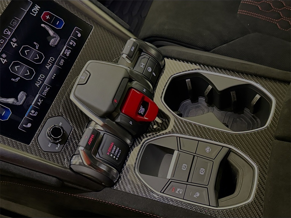 2023 Lamborghini Urus Performante photo 17