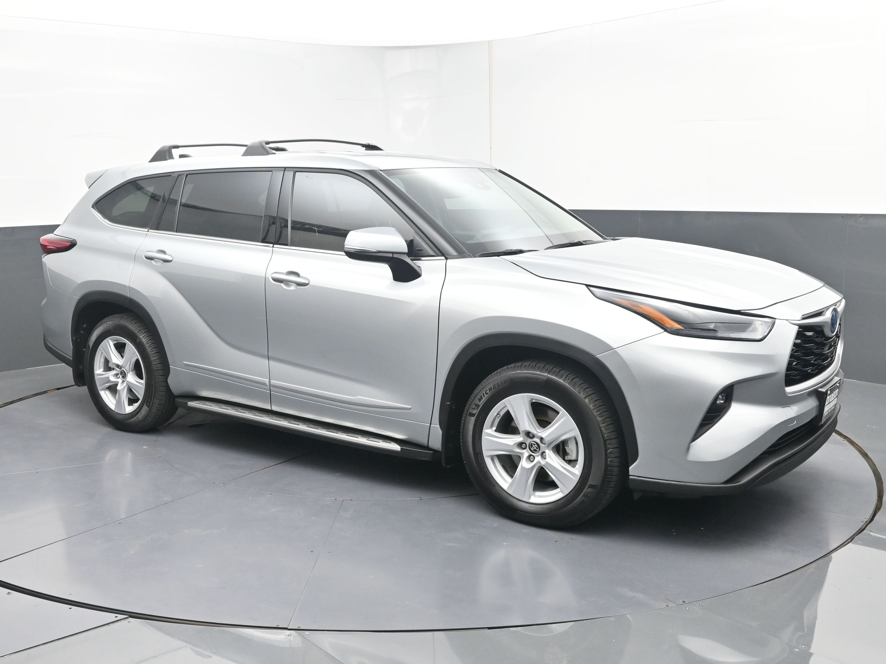 2022 Toyota Highlander LE's photo